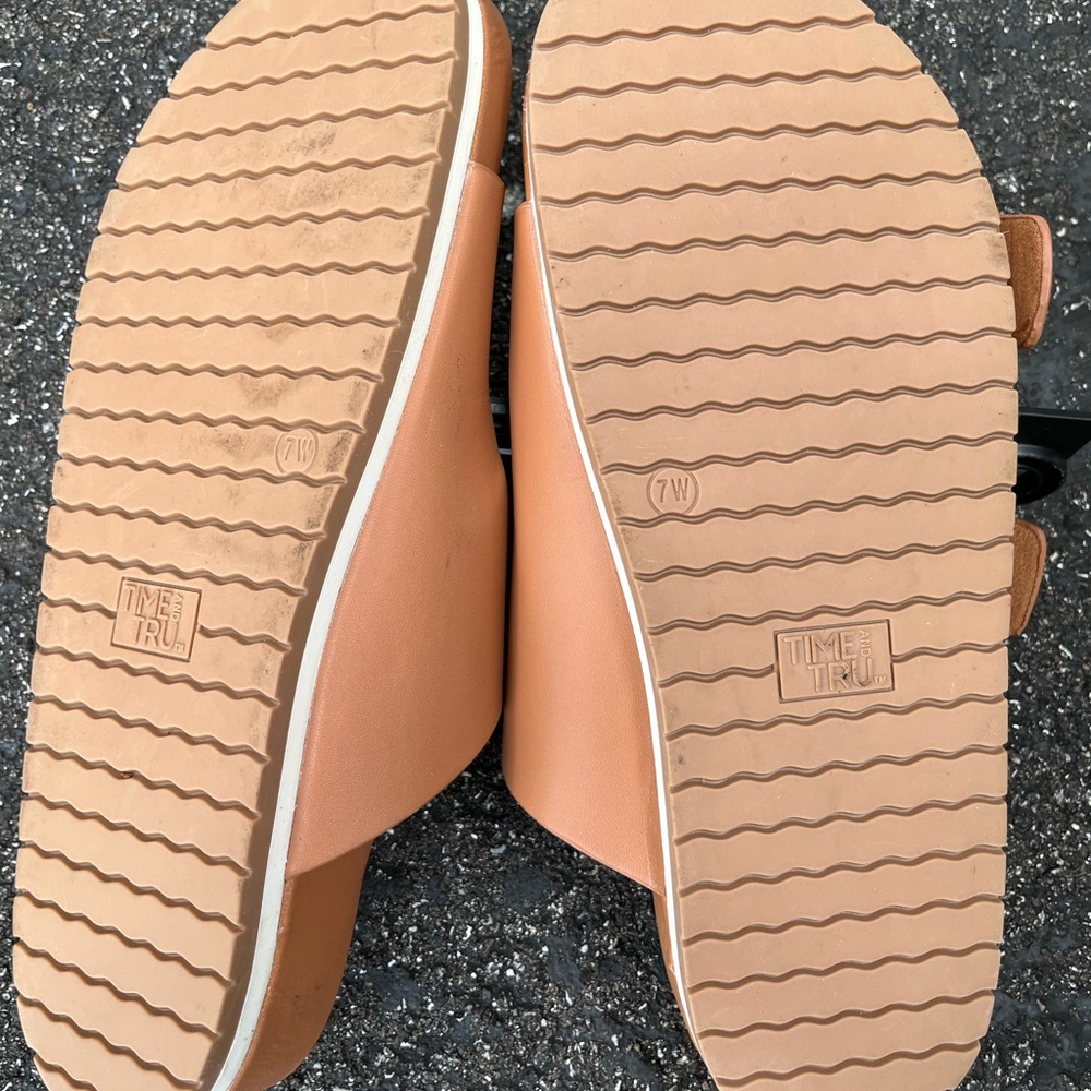 Sandals - Picture 2 of 6